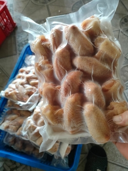 Cánh gà nguyên cái