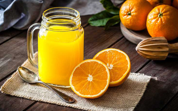 Uống nước cam mỗi ngày để bổ sung dinh dưỡng, vitamin và tiêu hao mỡ thừa