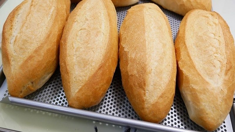 Bánh mì bao nhiêu calo? Ăn bánh mì có béo không?