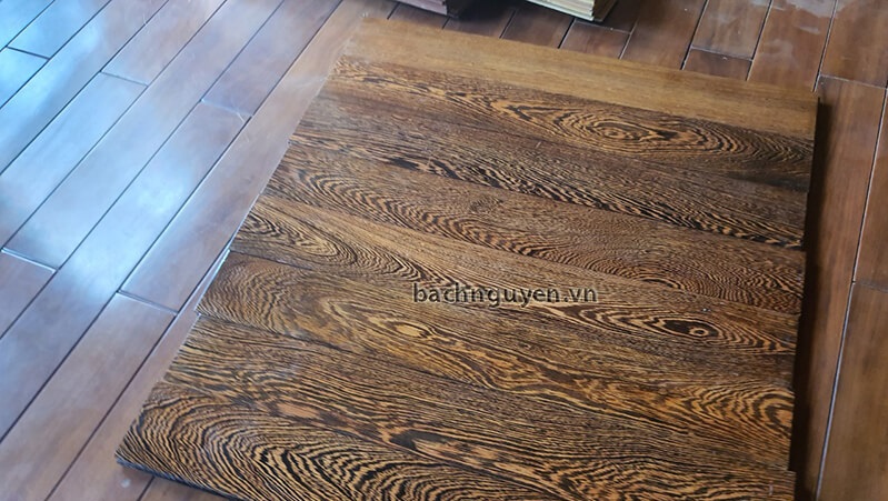 Gỗ mun đuôi công là gì? Giá gỗ mun hiện nay bao nhiêu?