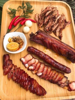 Thịt lợn treo gác bếp