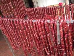 Lạp xưởng gác bếp