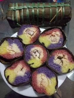 Bánh chưng ngũ sắc